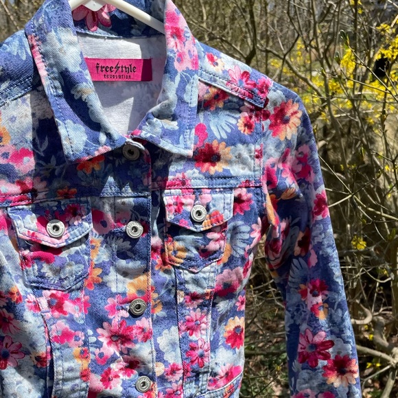 Amazing Spring Jeans Jacket - Picture 8 of 11